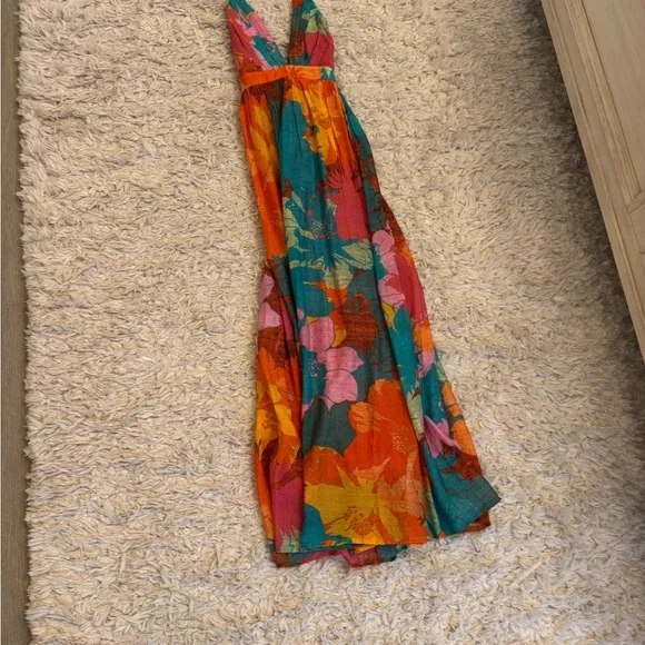NWOT- Stunning,Vibrant Floral Halter Dress - Picture 12 of 12